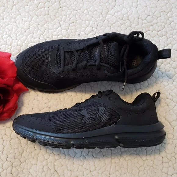 NEW Under Armour Charged Assert 10 3026175-004 Men's Black Size 8.5 Shoes - Picture 1 of 8